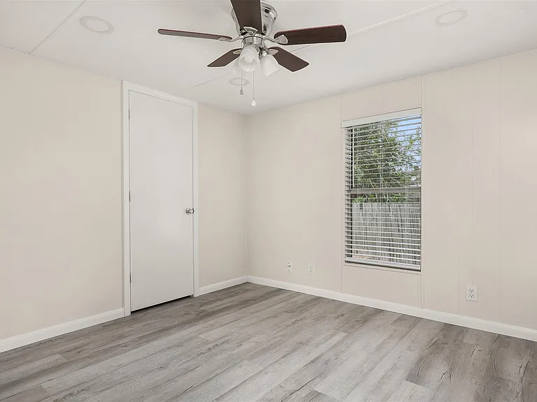 2222 N Austin Ave #18 — Photo 15