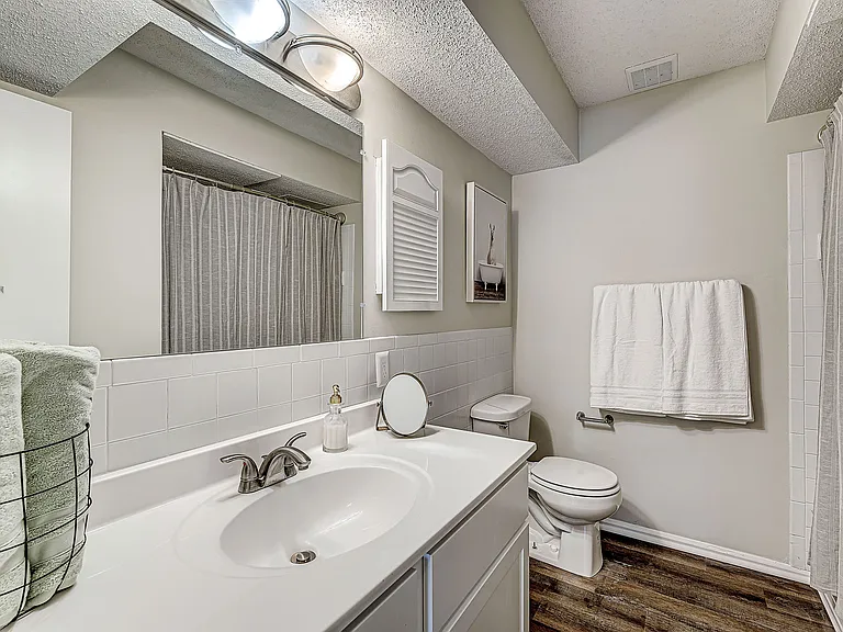 Stonehedge Apartments — Photo 10