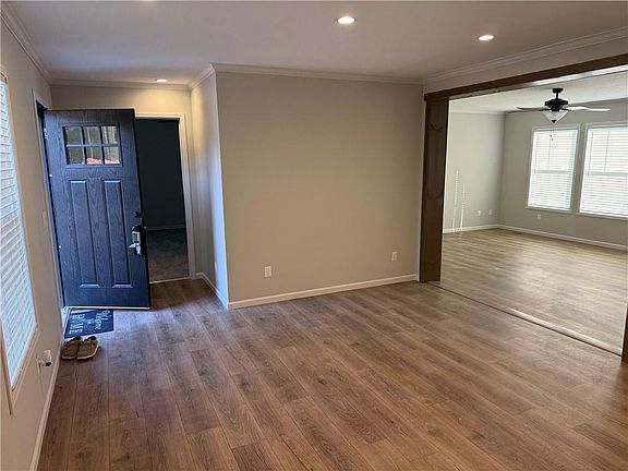 3rd image of 654 Robertson Loop Rd