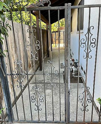 4th image of 2998 E Willis Ave
