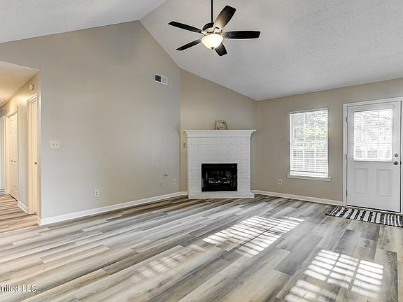 5th image of 7042 Foxhall Dr