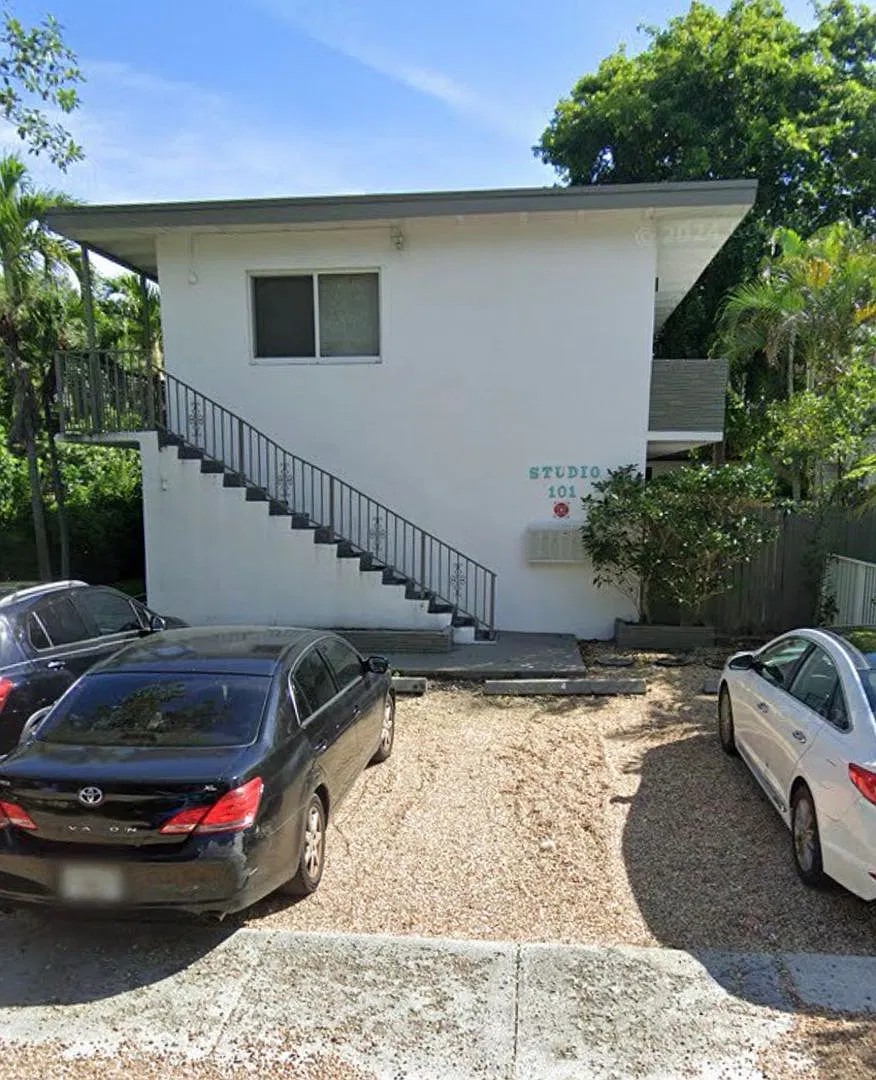101 SE 16th Ave Sky1822  — Photo 1