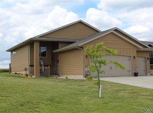 2613 S Lancaster Dr, Sioux Falls, SD 57106