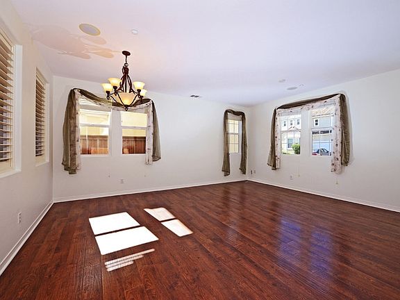 5th image of 10472 Garden Walk Ct
