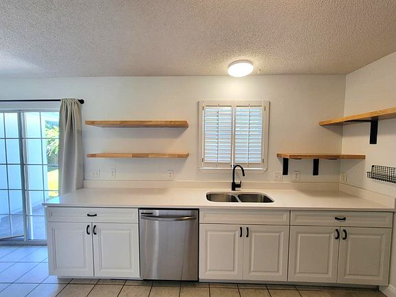 4th image of 316 Brady Way
