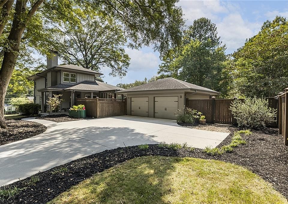 1st image of 1177 Country Ln NE