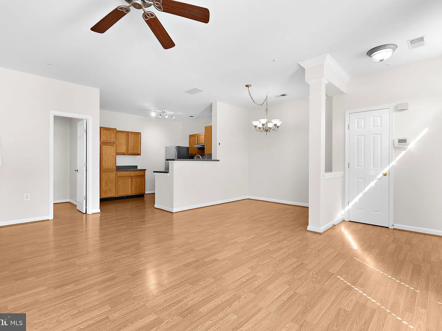 3 bed, 2.5 bath, 1430 sqft, $2,600 — Photo 4