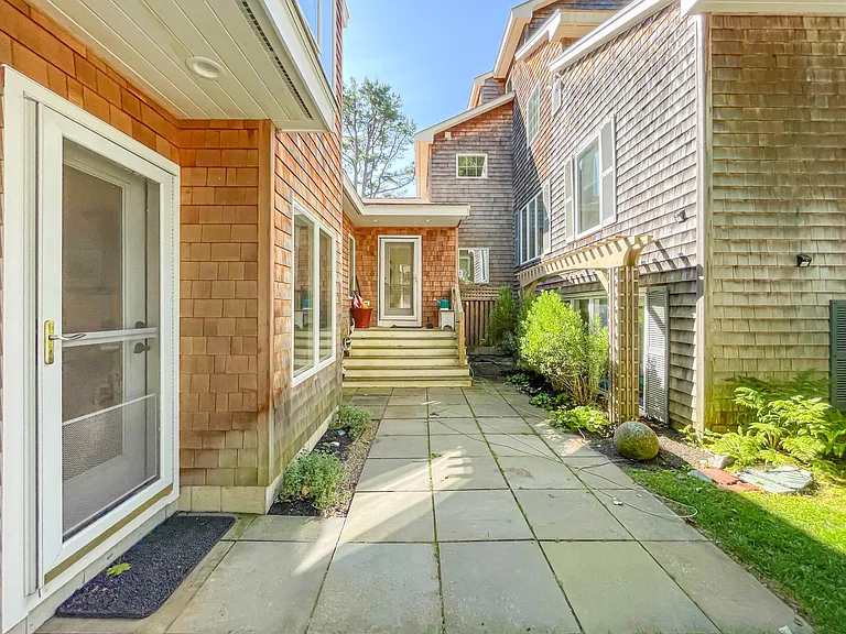 13 Ferry Rd — Photo 6