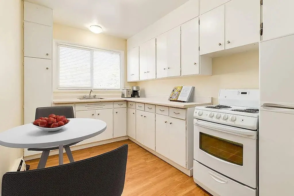 Skyview Apartments — Photo 2