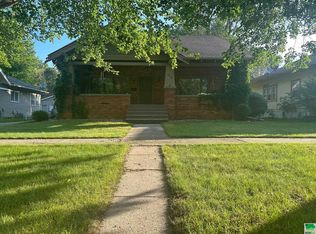 905 8th St, Sheldon, IA 51201