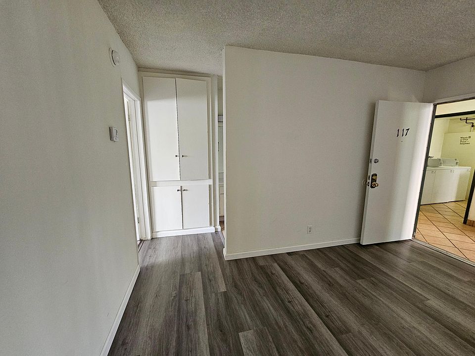 1st image of 6121 Woodman Ave APT 117