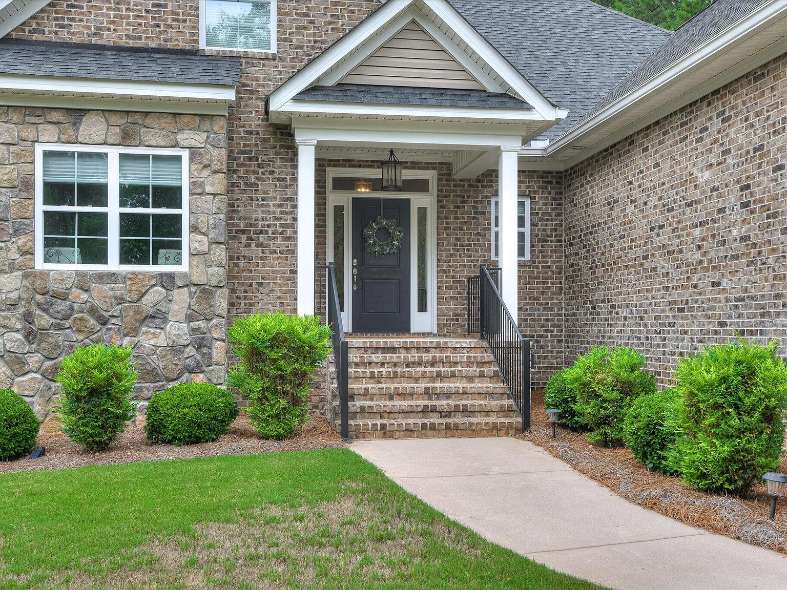 4 bed, 3.5 bath, 2768 sqft, $3,800 — Photo 3
