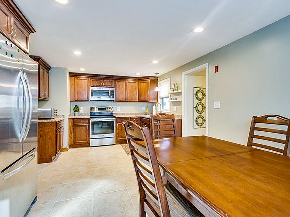 3rd image of 6 Grandview Ave