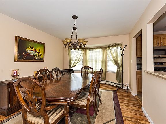4th image of 467 Miller Ave