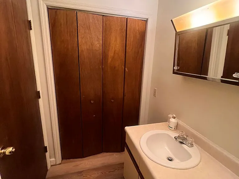 1713 N Lincoln St — Photo 14