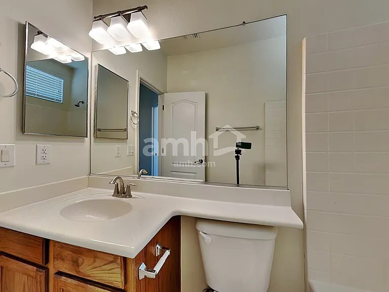 7225 S 73rd Dr — Photo 17