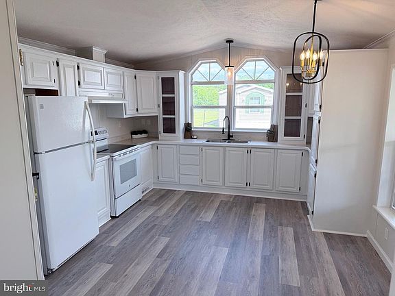 5th image of 17 Coral Dr