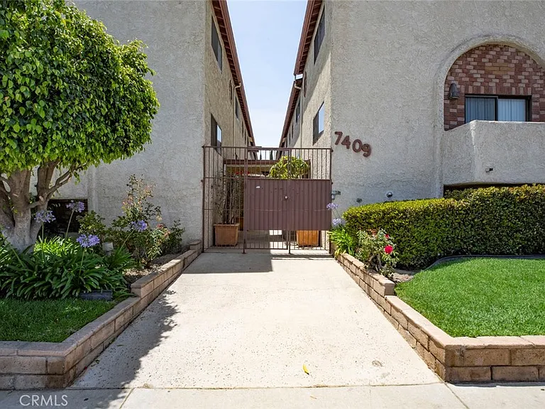 7409 Woodman Ave — Photo 2