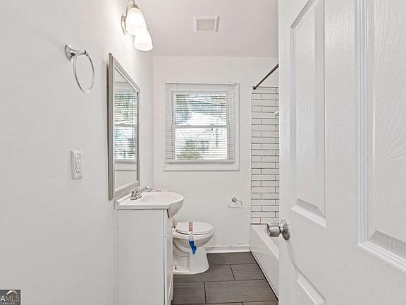 4th image of 433 W Lake Ave NW