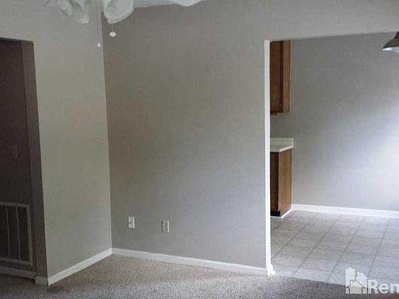 3rd image of 732 Pointe Ct APT C