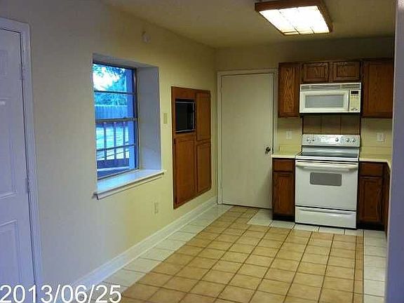 5th image of 2109 Greenwood Dr