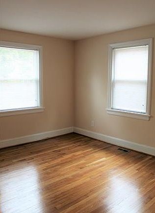 4th image of 4023 Augusta Ave