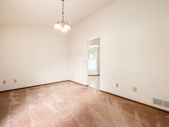 3rd image of 3376 Grovepark Dr