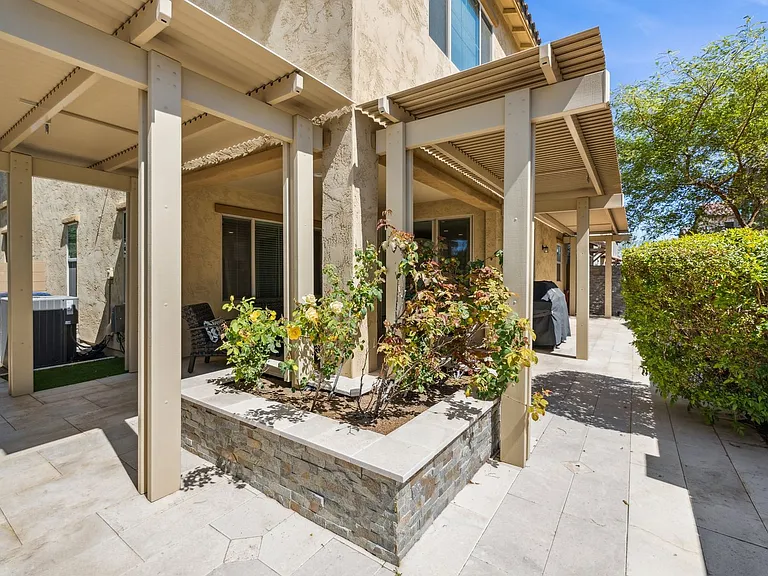 211 E Brinley Dr — Photo 42
