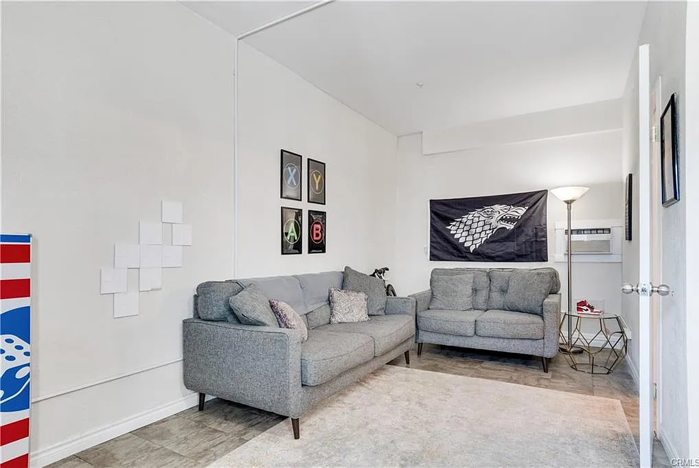 Studio, 400 sqft, $1,150 — Photo 4