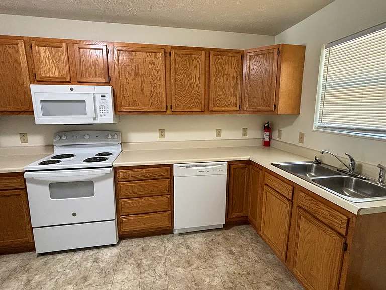 1942 Hudspeth Rd #6 — Photo 10