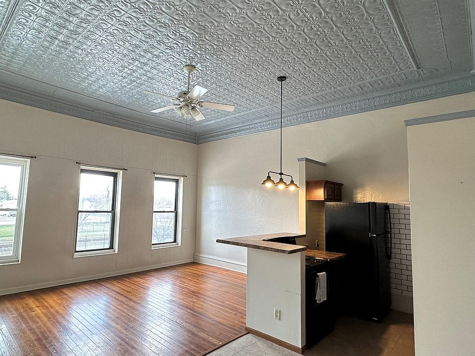 1st image of 112 E Waupansie St #1FS