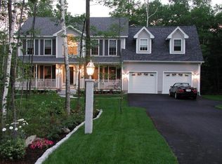 38 Park Ln, Hooksett, NH 03106