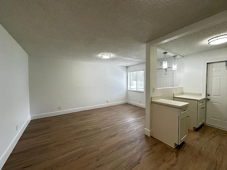 2331 Arthur St #5 — Photo 5