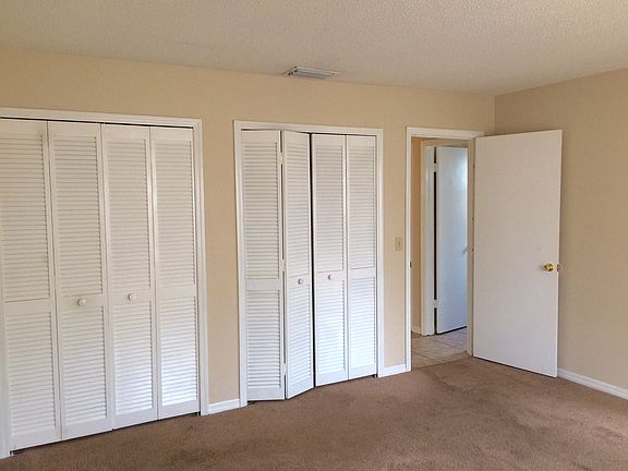 5th image of 226 S Aberdeen Cir