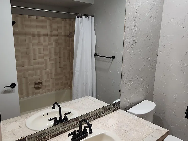 423 Oakdale Dr — Photo 8