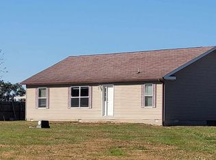 9087 N Taft Ln, Mount Vernon, IL 62864