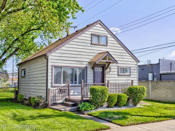 30 W Kalama Ave, Madison Heights, MI 48071