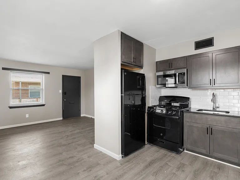 3100 Arsenal St — Photo 2