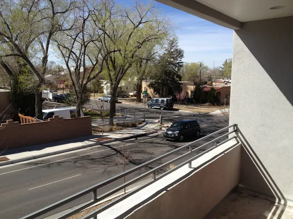 Contempoary 3 Bed / 2 Bath Luxury Town Home Just 3 Blocks to UNM, 324 Vassar Dr SE APT B, Albuquerque, NM 87106