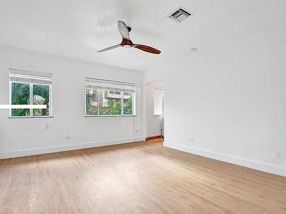 3rd image of 8142 Byron Ave #8
