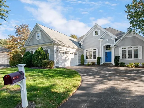 10 Hillside Ct, East Greenwich, RI 02818