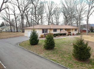 21 Deer Hill Rd, Lebanon, NJ 08833