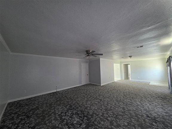 4th image of 830 Hollycrest Dr