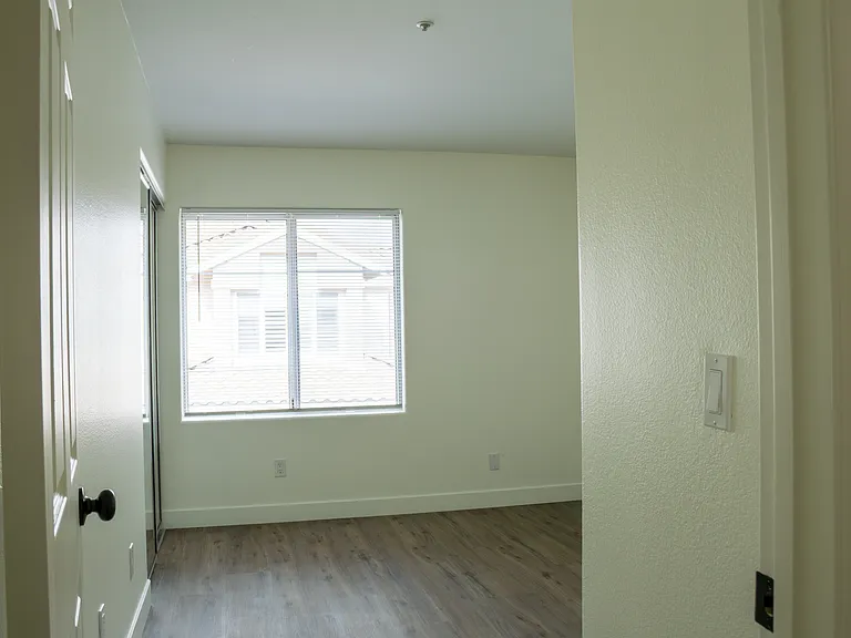 1828 Monserrat Way — Photo 24