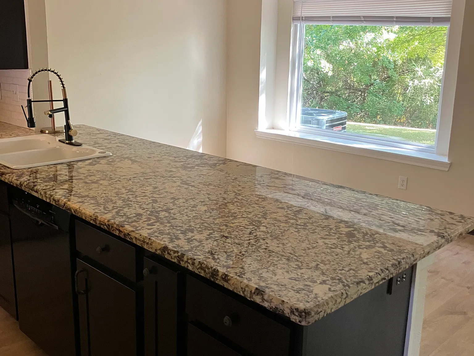 3 bed, 1743 sqft, $2,150 — Photo 3