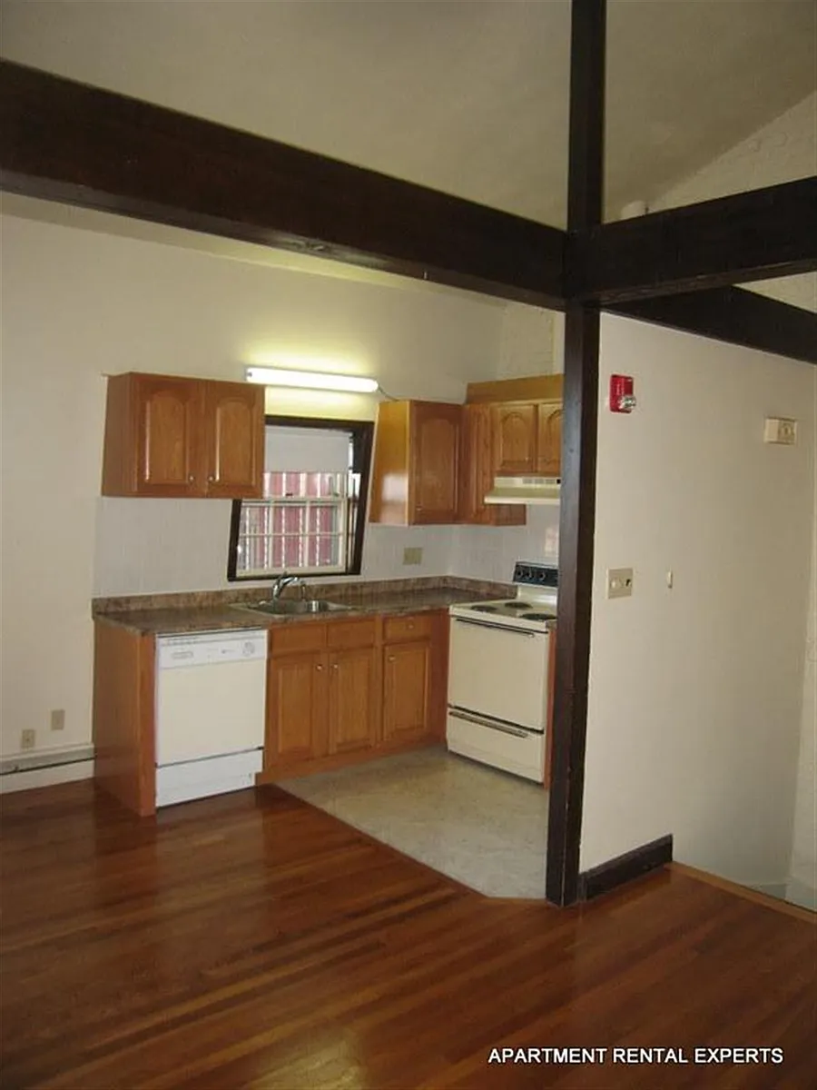 Building Photo - 19 Highland Ave #3