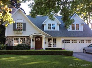 25 Hawthorne Rd, Grosse Pointe Shores, MI 48236