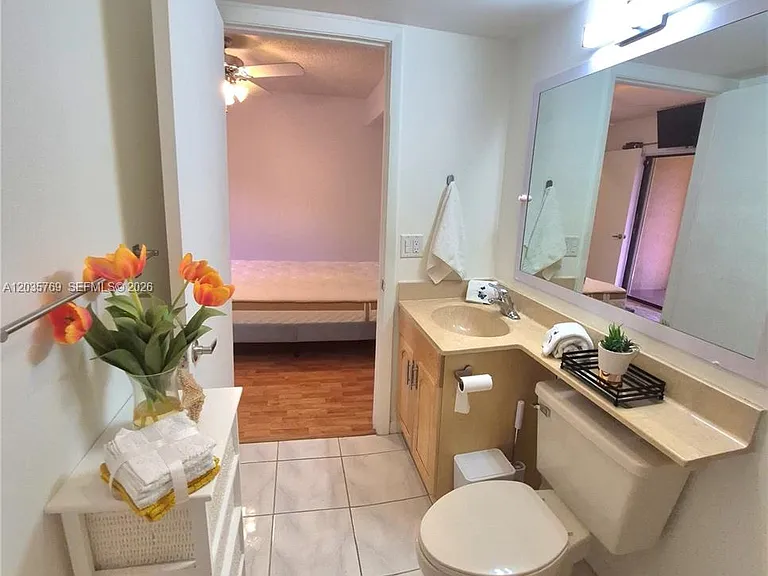 23106 Oxford Pl #D — Photo 34