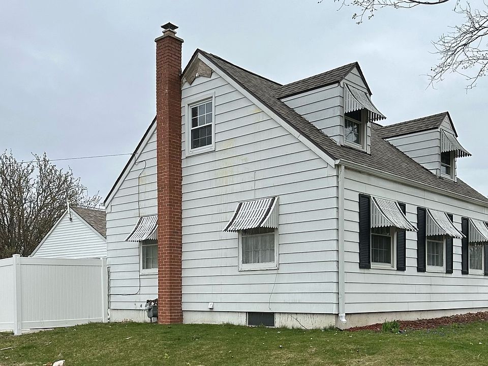 2nd image of 812 W 12th St