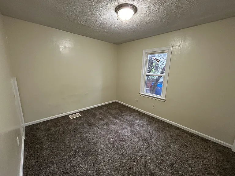 1733 S Morton Ave — Photo 6